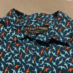 Casual short sleeve button down w. bird pattern